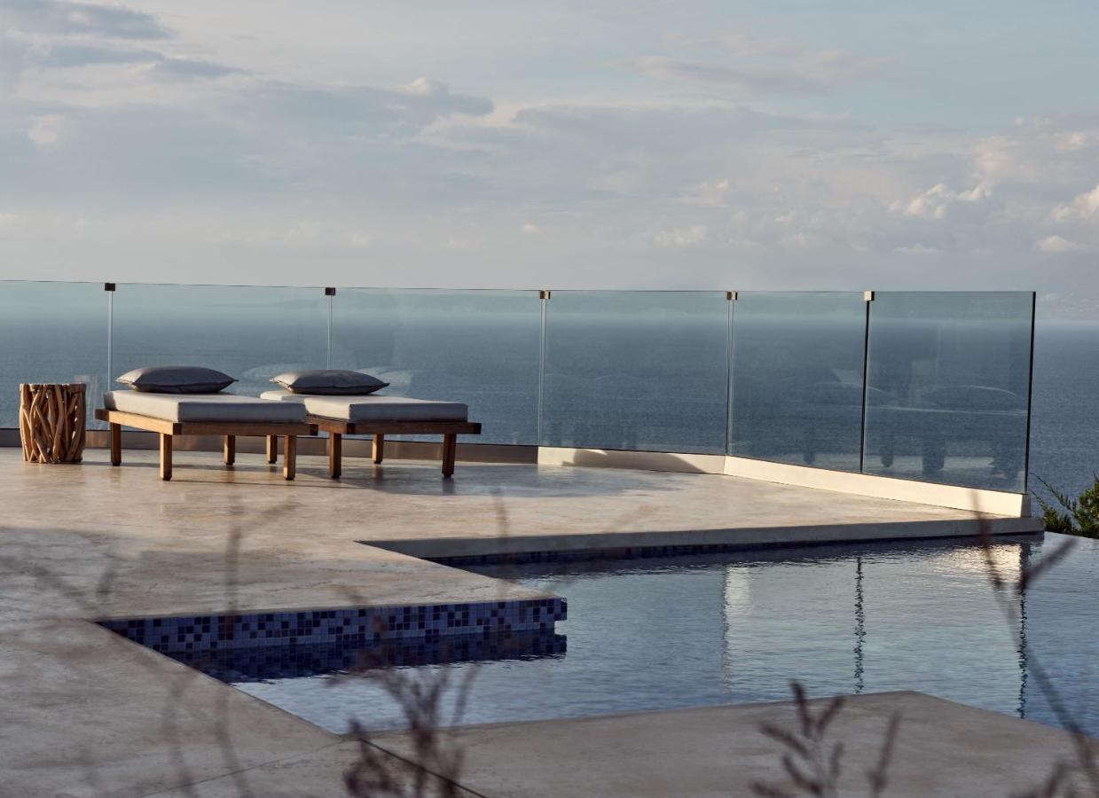 Akron Luxury Suites Korithion Екстер'єр фото