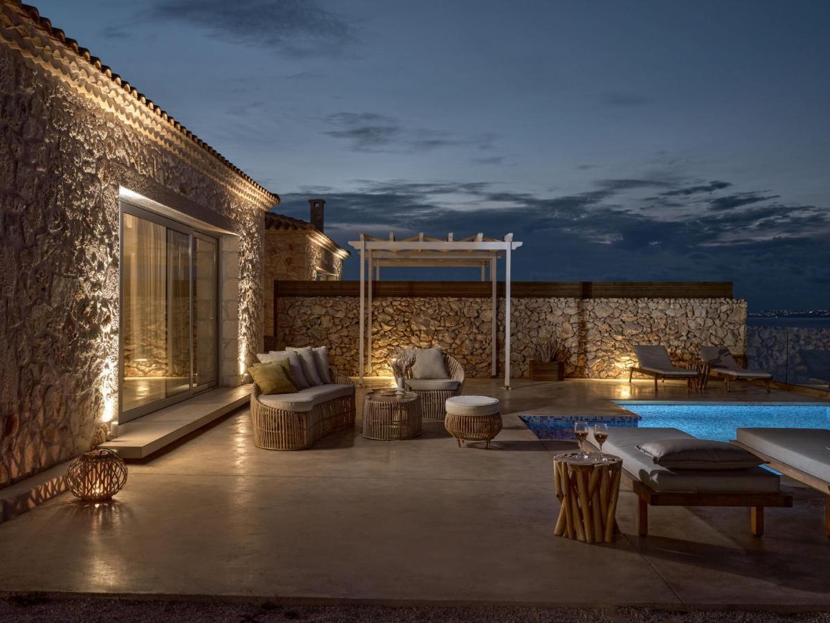 Akron Luxury Suites Korithion Екстер'єр фото